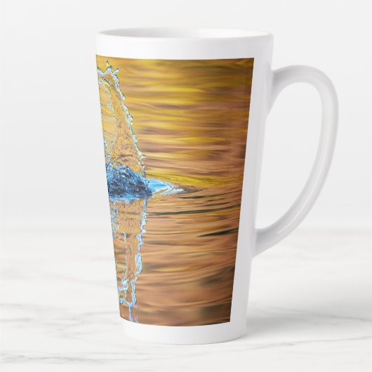 Splash auf einen Fall Abend Milchtasse (Rechts)