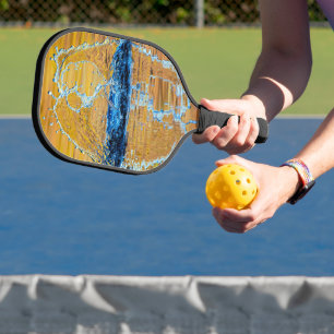 Splash auf einen Fall Abend Pickleball Schläger