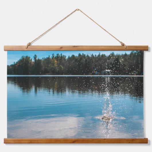 Splash Lake Tapestry Wandteppich Mit Holzrahmen (Vorne)