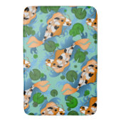 Splashing Koi Fisch und Teich Lily Custom Badematte (Vorderseite Vertikal)