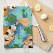Splashing Koi Fish and Pond Lilies Custom Geschirrtuch (Viertel Falte)