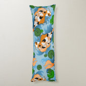 Splashing Koi Fish and Pond Lily Custom Seitenschläferkissen (Rückseite (Vertikal))