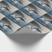 Splashing Leaping Dolphin: Ein Tanz der Freude im Geschenkpapier (Ecke)