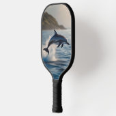 Splashing Leaping Dolphin: Ein Tanz der Freude im  Pickleball Schläger (Links)