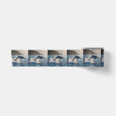 Splashing Leaping Dolphin: Ein Tanz der Freude im Satinband (Vorderseite)