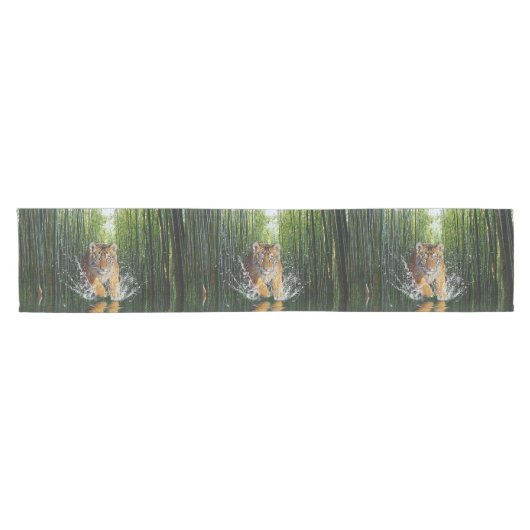 Splashing Tiger Cub und Bamboo Grove Kurzer Tischläufer (Horizontal)