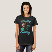 Splashy And Sassy  Mermaid Sirens Mermaiding T-Shirt (Vorne ganz)