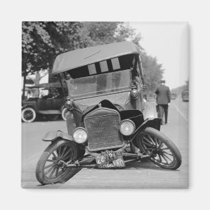 Splay Feet, 1922 Magnet