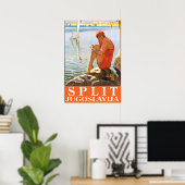 Split, Jugoslawien, Mädchen auf dem Felsen am Meer Poster (Heimbüro)