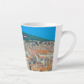 Split, Kroatien - Kleine Küstenstadt Milchtasse (Rechts)