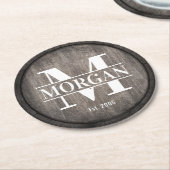Split Monogram Familienname Rustikales dunkles Hol Runder Pappuntersetzer (Angewinkelt)