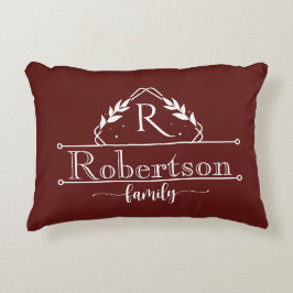 Split Monogram Family Name Deep Burgundy Frame Dekokissen