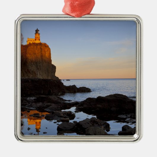 Split Rock Leuchtturm bei Sonnenuntergang bei zwei Ornament Aus Metall (Vorne)