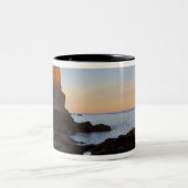 Split Rock Leuchtturm bei Sonnenuntergang bei zwei Zweifarbige Tasse (Mittel)
