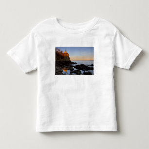 Split Rock Lighthouse bei Sonnenuntergang nahe Two Kleinkind T-shirt