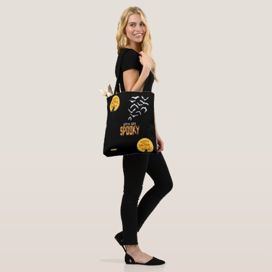 Spookes Halloween-Design Tasche (Am Model)