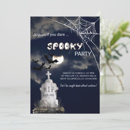 Spookes Halloween mit Fledermäusen und bewölktem n Einladung (Stehend Vorderseite)