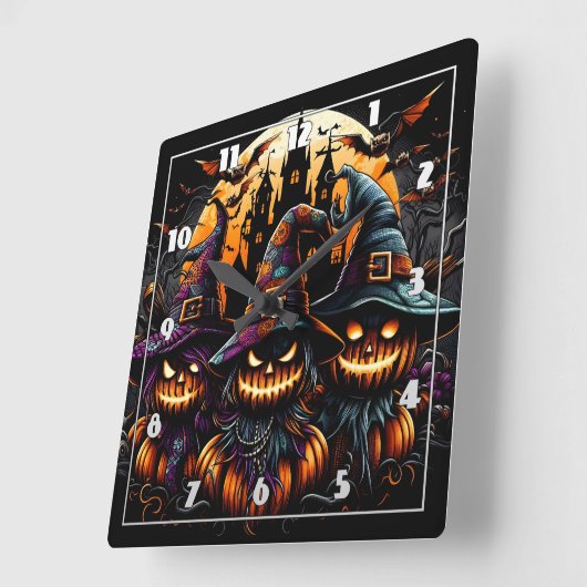 Spookes Halloweenschaukeln unter einem Spuk Mond Quadratische Wanduhr (Winkel)