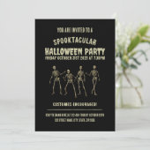 Spooktacular Halloween Party. Funny Skeletons Einladung (Stehend Vorderseite)