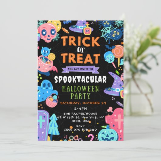 Spooktacular Halloween Trick oder Treat Pumpkin Einladung (Stehend Vorderseite)