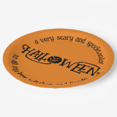 Spooktacular Orange Halloween Jack-o-Lantern Pappteller (Schrägansicht)