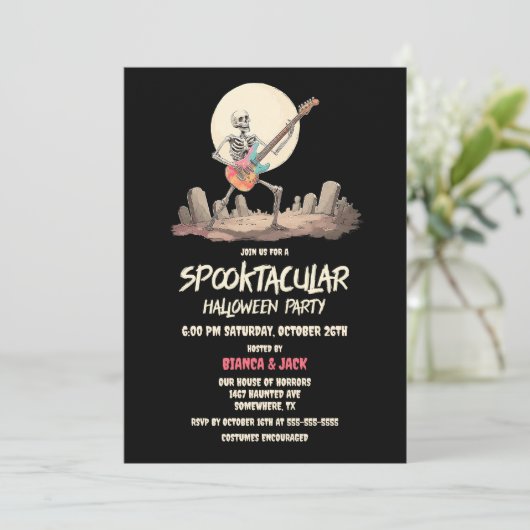 Spooktacular Skeleton Halloween-Party Einladung (Stehend Vorderseite)
