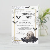 Spooktacular Skull Halloween Einladung (Stehend Vorderseite)
