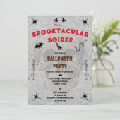 Spooktacular Soiree Creepy Skull Spiders Halloween Einladung (Stehend Vorderseite)