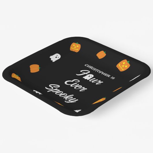 Spooky 4. Geburtstag Pappteller (Gewinkelt)