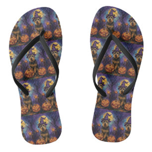 Spooky Airedale Halloween Hexe und Pumpkin Badesandalen
