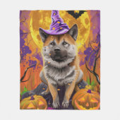 Spooky Akita Halloween Hexe und Pumpkin Fleecedecke (Vorderseite)