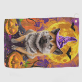 Spooky Akita Halloween Hexe und Pumpkin Golfhandtuch (Horizontal)