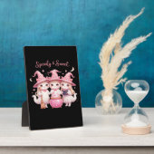 Spooky and Sweet Cute Witch Cat Oversized T-Shirt Fotoplatte (Seite)