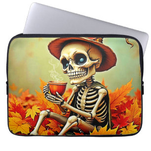 Spooky Autumn Skeleton's Coffee Break Design Laptopschutzhülle