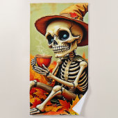 Spooky Autumn Skeleton's Coffee Break Design Strandtuch (Vorderseite)