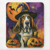 Spooky Basset Hound Halloween Hexe und Kürbiskürbi Mousepad (Vorne)
