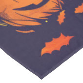 Spooky Beagle Halloween Hexe und Kürbis Tischdecke (Schrägansicht)