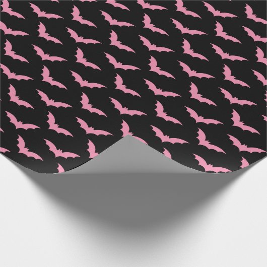 Spooky Black & Pink Bats Wrapping Paper Roll Geschenkpapier (Ecke)