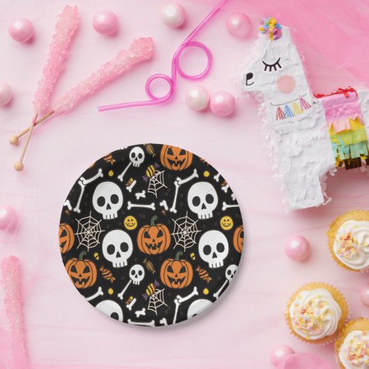Spooky Bones And Skeletons For Halloween Pappteller (Party)