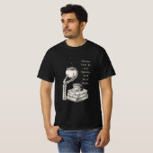 Spooky & Books: Witchy Skeleton Hand Cauldron T-Shirt (Vorne ganz)