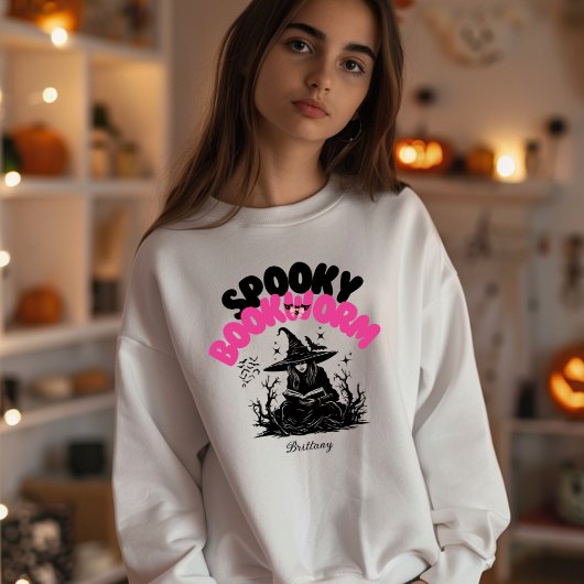 Spooky Bookworm Personalisierter Name Halloween-Ge Sweatshirt