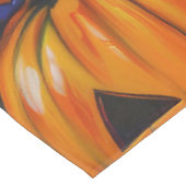 Spooky Bulldog Halloween Hexe und Kürbis Tischdecke (Schrägansicht)