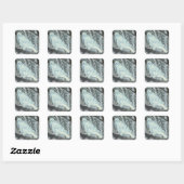Spooky Buzzard auf Zweig Quadratischer Aufkleber (Blatt)
