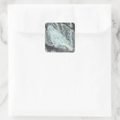 Spooky Buzzard auf Zweig Quadratischer Aufkleber (Tasche)