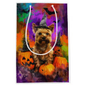 Spooky Cairn Terrier Dog Halloween Hexenkürbis Mittlere Geschenktüte (Vorderseite)