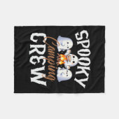 Spooky Camping Crew Halloween 2024 Campfire Happy Fleecedecke (Vorderseite (Horizontal))