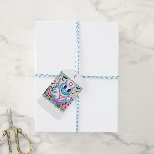 Spooky Cartoon Ghost Nurse: Halloween Art Geschenkanhänger (Mit Garn)