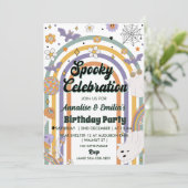 Spooky Celebration Groovy Rainbow Birthday Party Einladung (Stehend Vorderseite)