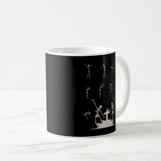 Spooky Dancing Skeletts Darstellendes Ballett Kaffeetasse (VorderseiteRechts)