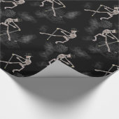 Spooky Dancing Skeletts Geschenkpapier (Ecke)